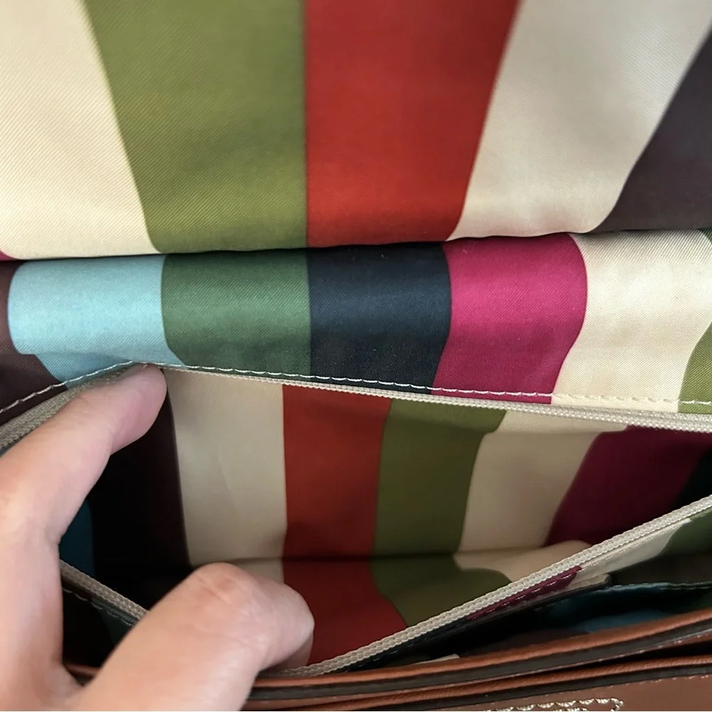 Elegant Brown Leather Shoulder Bag - Picture 7 of 11